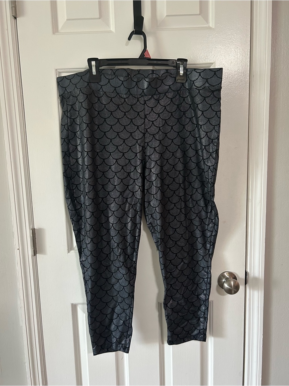 torrid Black Scalloped Shine Leggings Little Mermaid Size 2